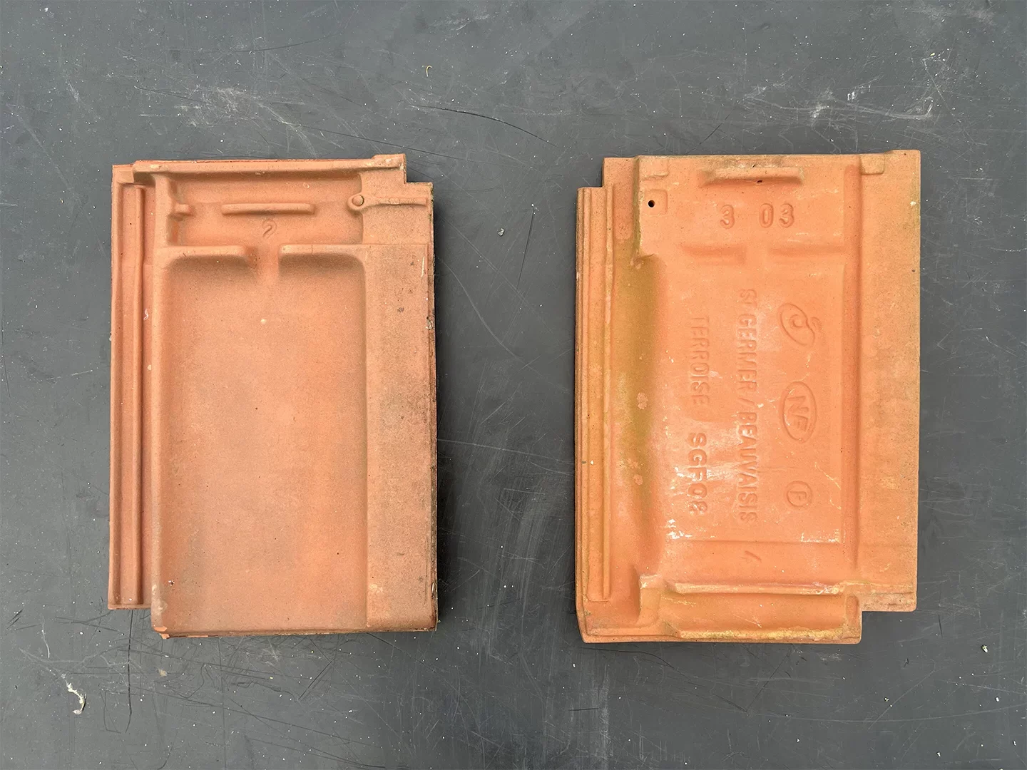 Stgermer beauvaisis huguenot fenal terroise orange Tuiles d'occasion — free download